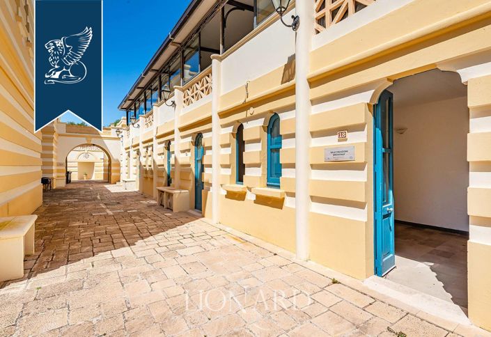 Image No.8-17 Bed Villa for sale