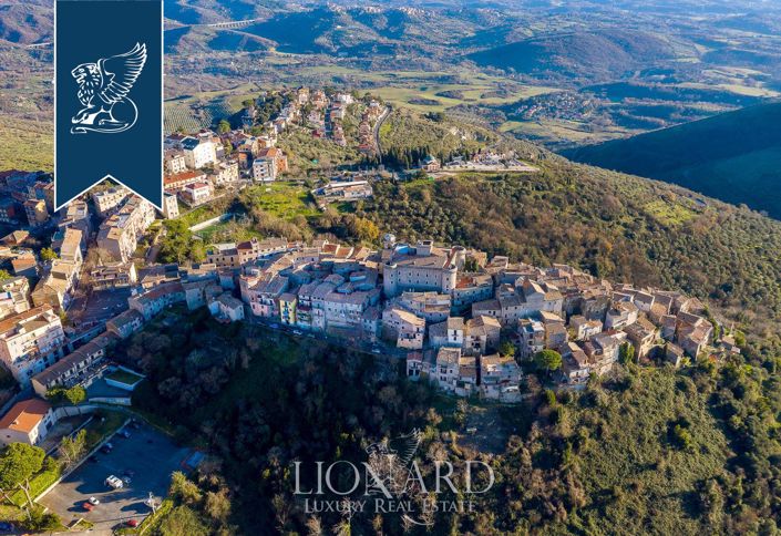 Image No.11-7 Bed Property for sale