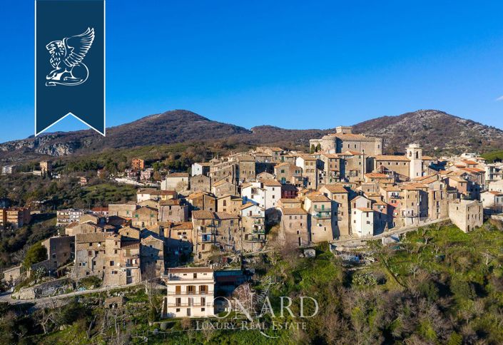 Image No.12-7 Bed Property for sale