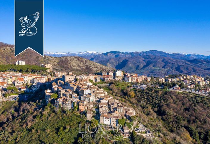 Image No.14-7 Bed Property for sale