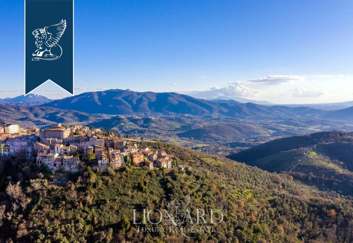 Image No.17-7 Bed Property for sale