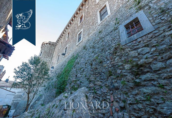 Image No.23-7 Bed Property for sale