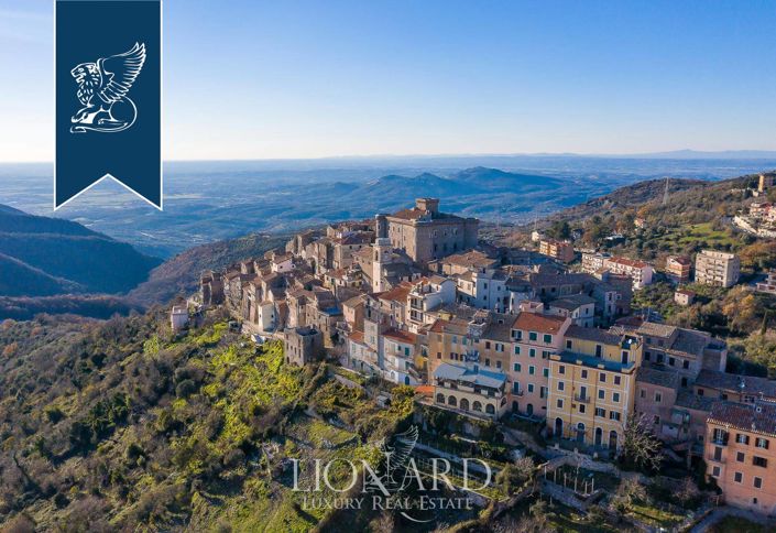 Image No.3-7 Bed Property for sale