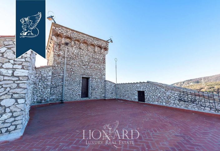 Image No.32-7 Bed Property for sale