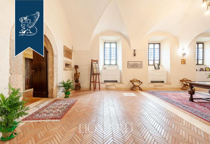 Image No.37-7 Bed Property for sale