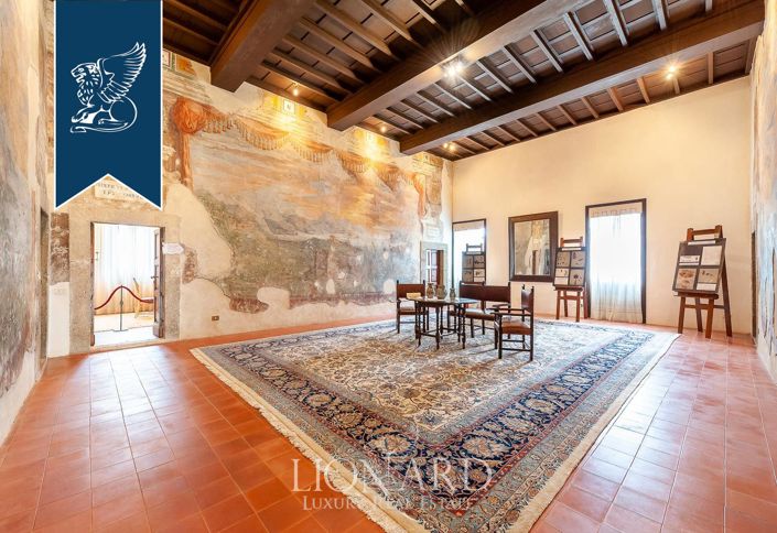 Image No.58-7 Bed Property for sale