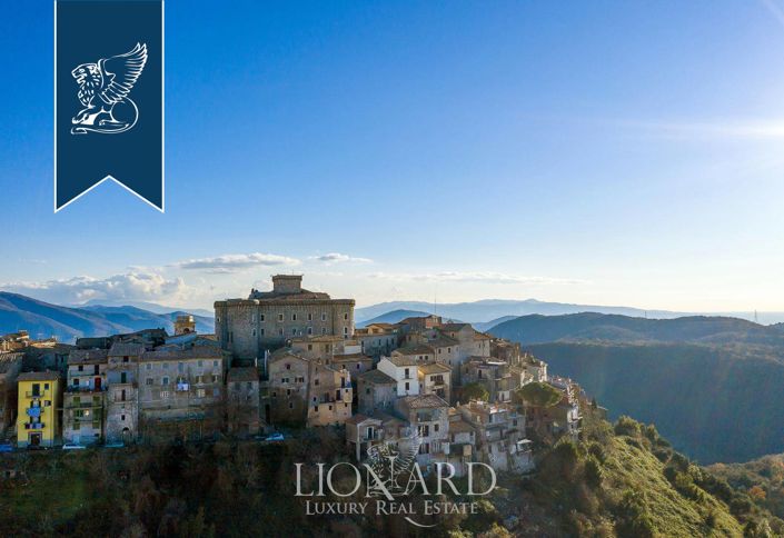 Image No.8-7 Bed Property for sale