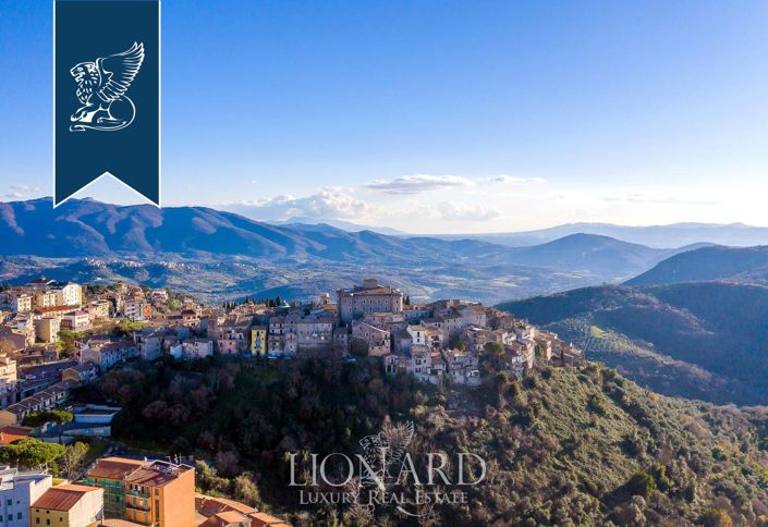 Image No.9-7 Bed Property for sale