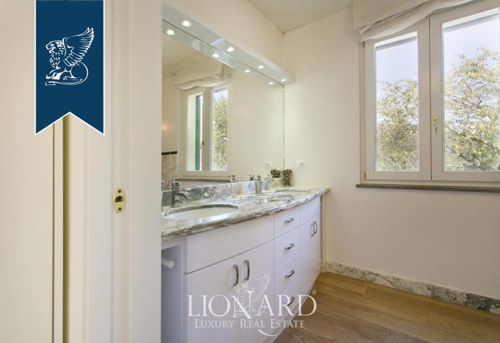 Image No.53-10 Bed Villa for sale