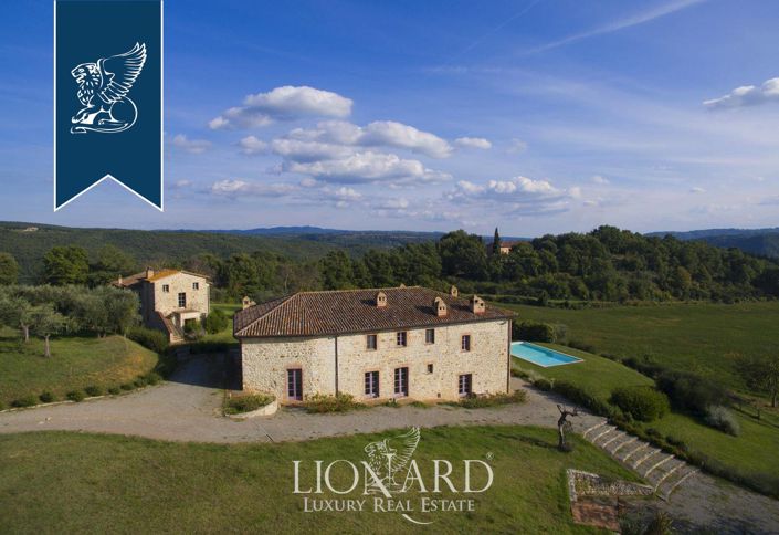 Image No.5-9 Bed Farmhouse for sale