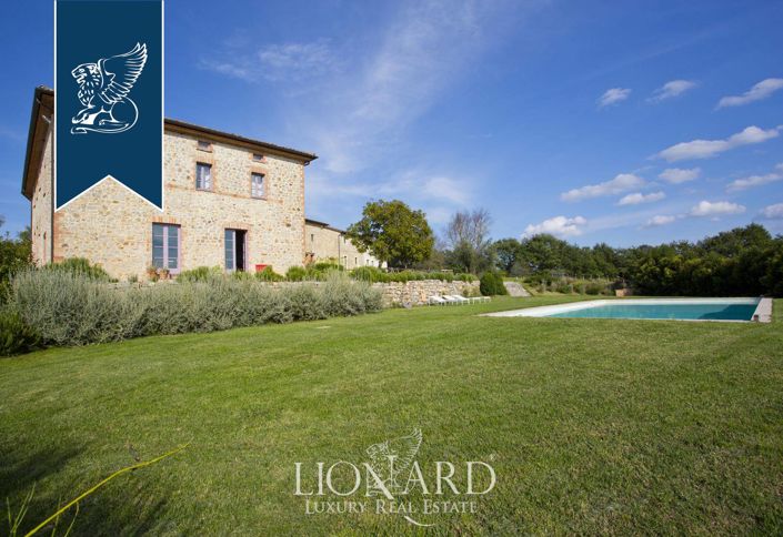 Image No.8-9 Bed Farmhouse for sale