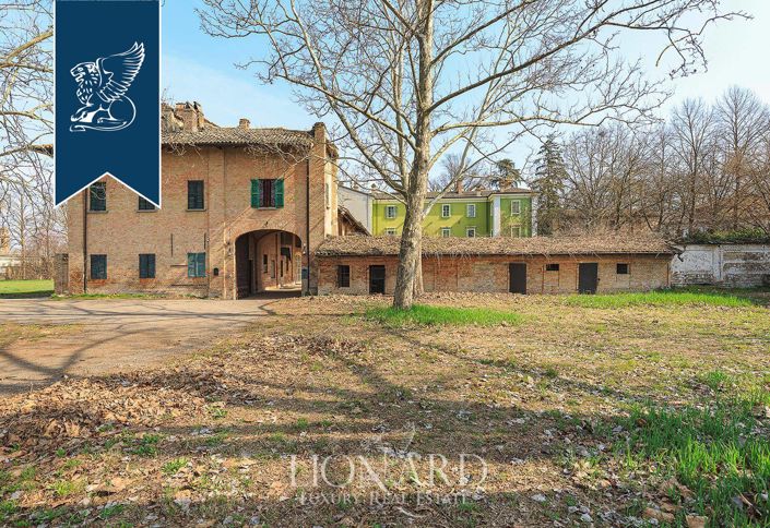 Image No.16-12 Bed Villa for sale