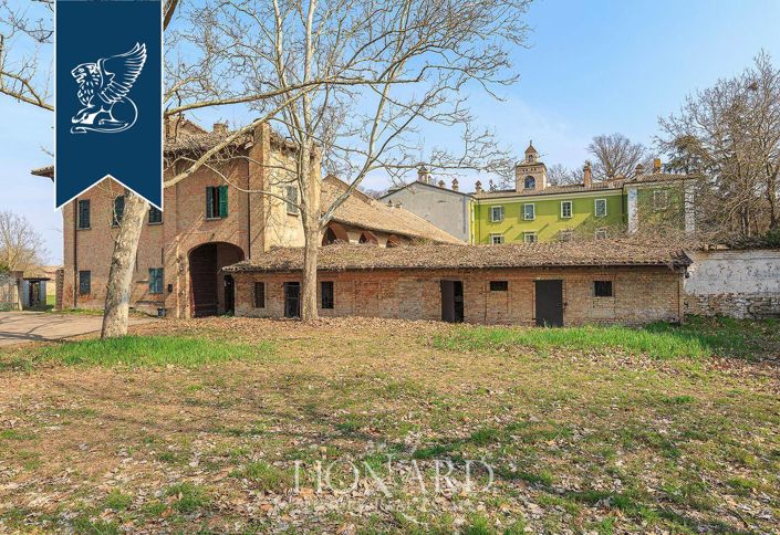 Image No.17-12 Bed Villa for sale