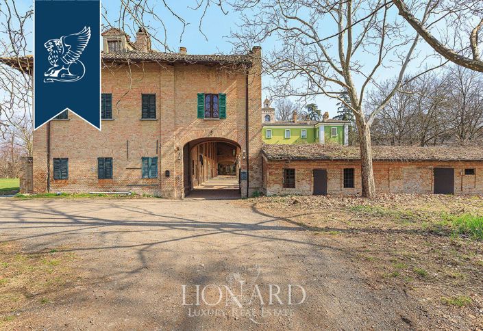 Image No.18-12 Bed Villa for sale