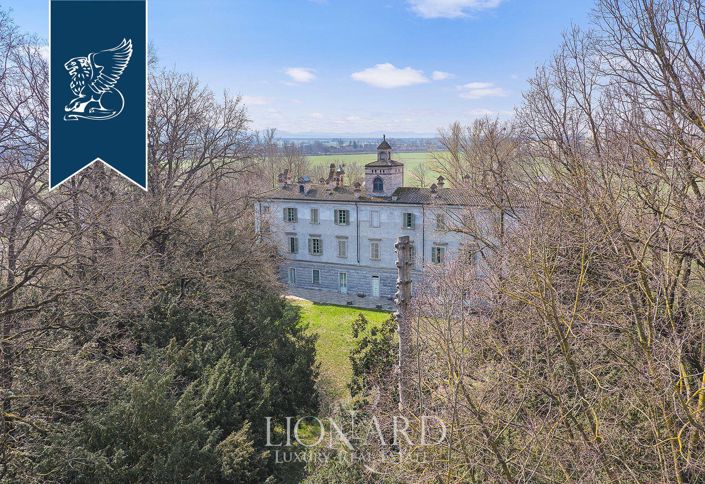 Image No.40-12 Bed Villa for sale