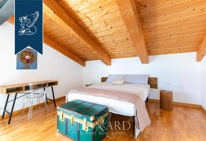 Image No.17-10 Bed Villa for sale