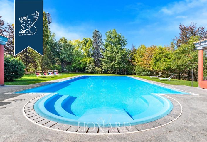 Image No.2-10 Bed Villa for sale