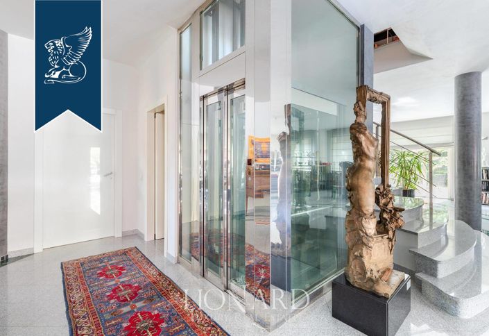 Image No.9-10 Bed Villa for sale