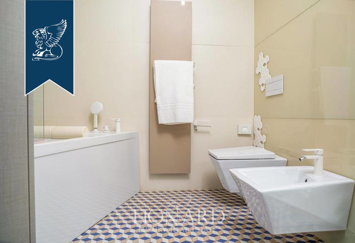 Image No.48-15 Bed Hotel for sale