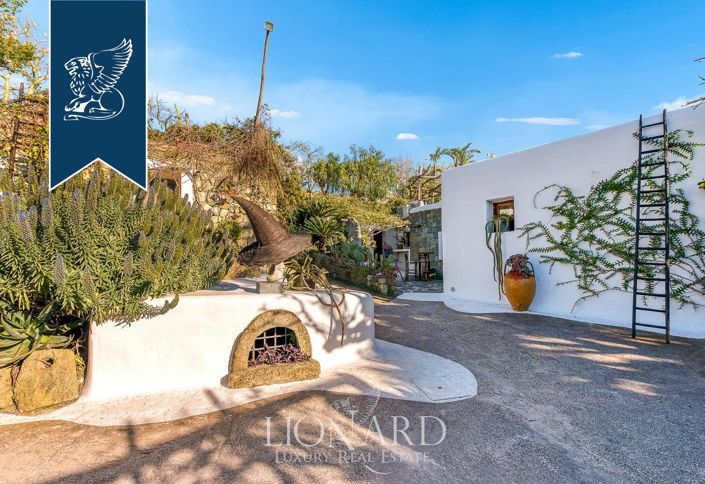 Image No.15-20 Bed Villa for sale