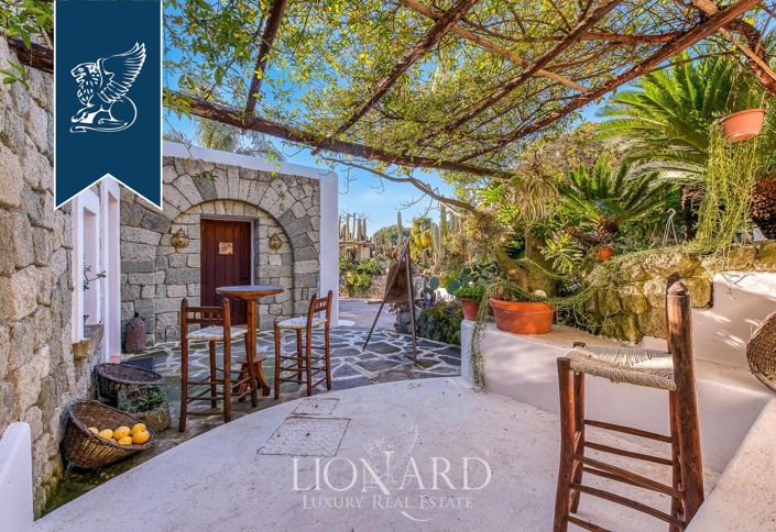 Image No.17-20 Bed Villa for sale