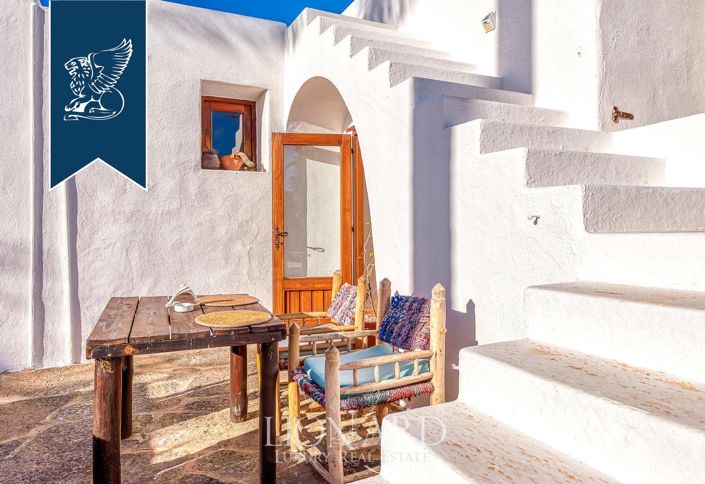 Image No.20-20 Bed Villa for sale