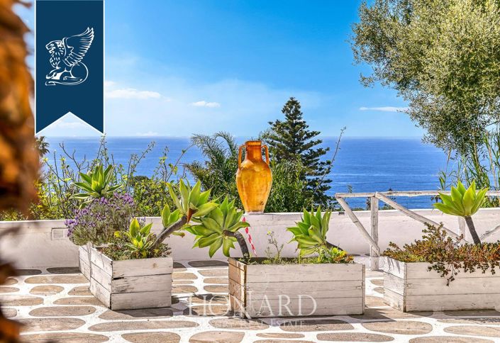 Image No.5-20 Bed Villa for sale