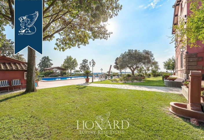 Image No.12-12 Bed Villa for sale