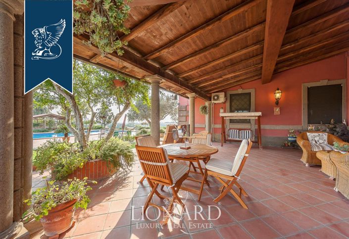 Image No.18-12 Bed Villa for sale