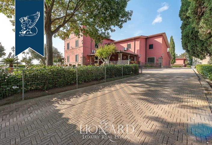 Image No.22-12 Bed Villa for sale