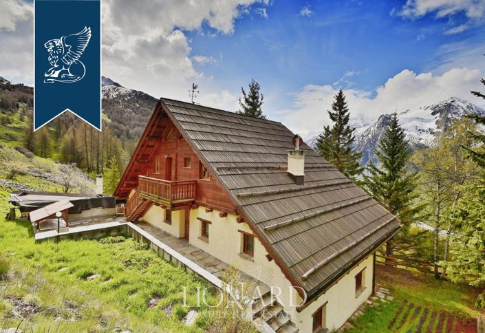 Image No.2-9 Bed Villa for sale