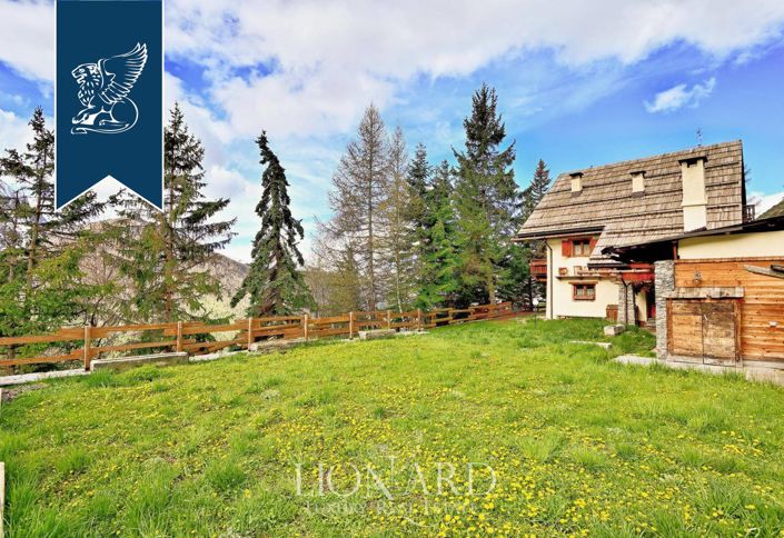 Image No.6-9 Bed Villa for sale