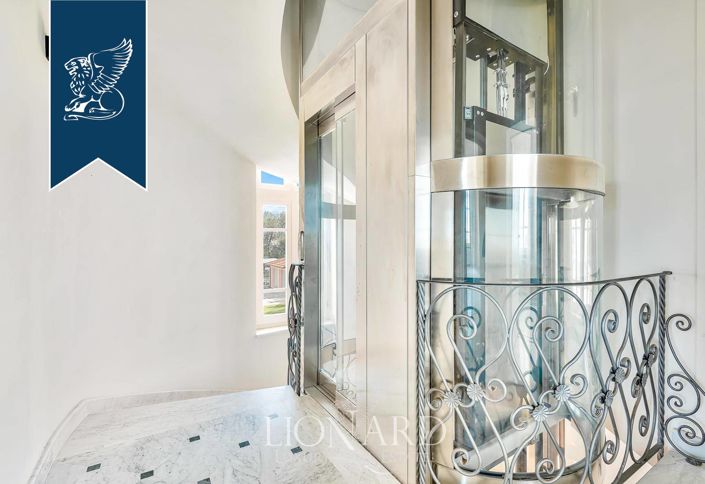 Image No.10-12 Bed Villa for sale