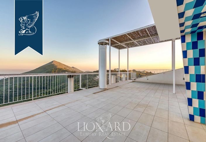 Image No.11-15 Bed Villa for sale