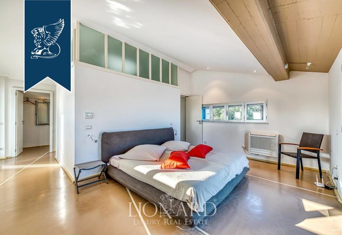 Image No.16-15 Bed Villa for sale