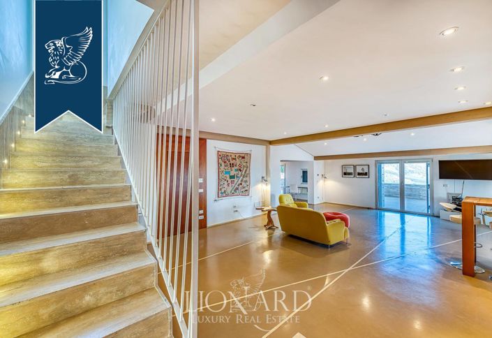 Image No.17-15 Bed Villa for sale