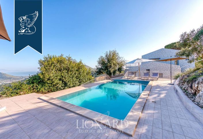 Image No.8-15 Bed Villa for sale