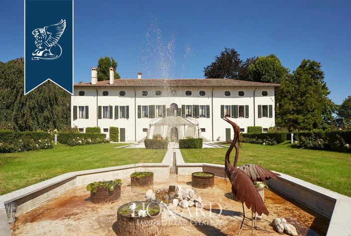 Image No.16-17 Bed Villa for sale