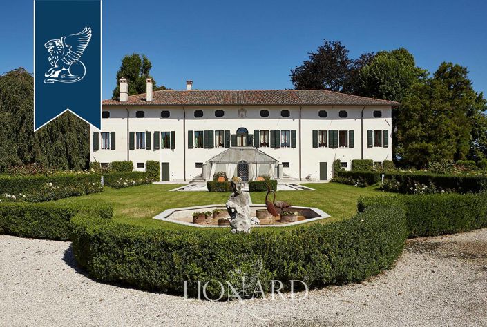 Image No.18-17 Bed Villa for sale