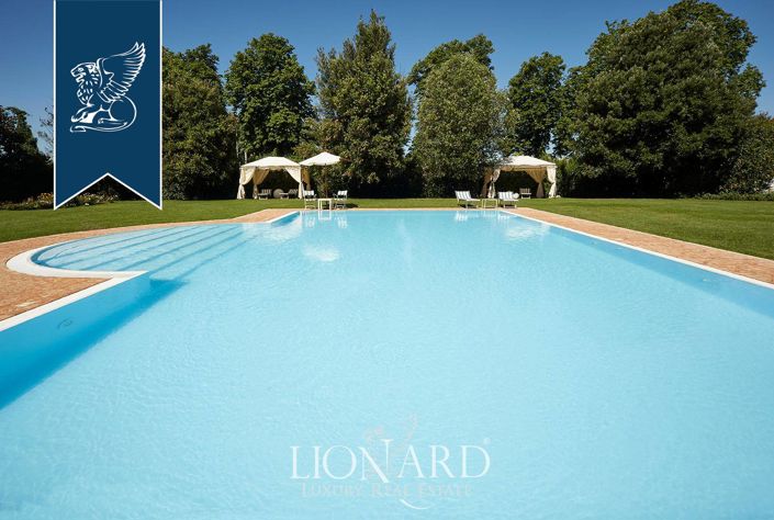 Image No.25-17 Bed Villa for sale