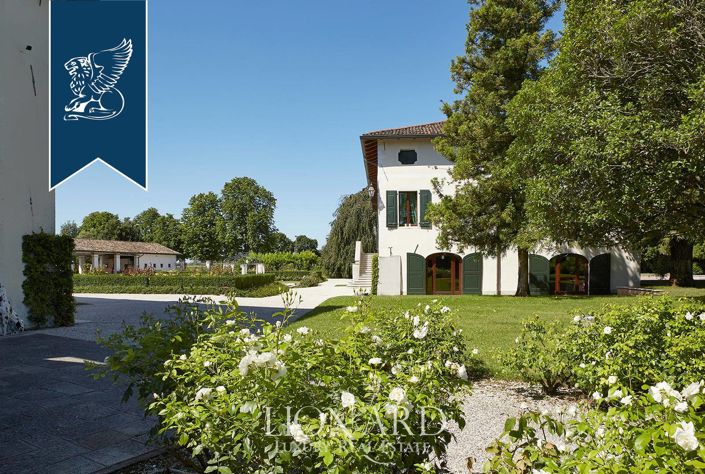 Image No.26-17 Bed Villa for sale