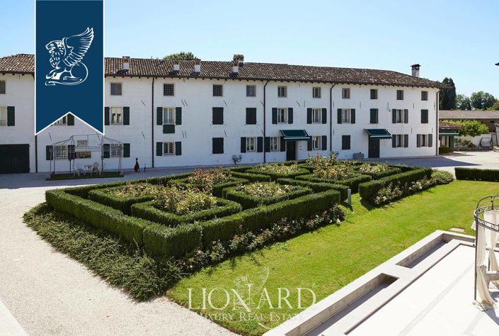 Image No.29-17 Bed Villa for sale