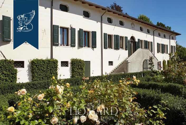 Image No.30-17 Bed Villa for sale