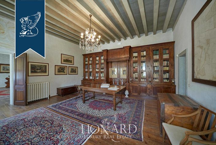 Image No.41-17 Bed Villa for sale