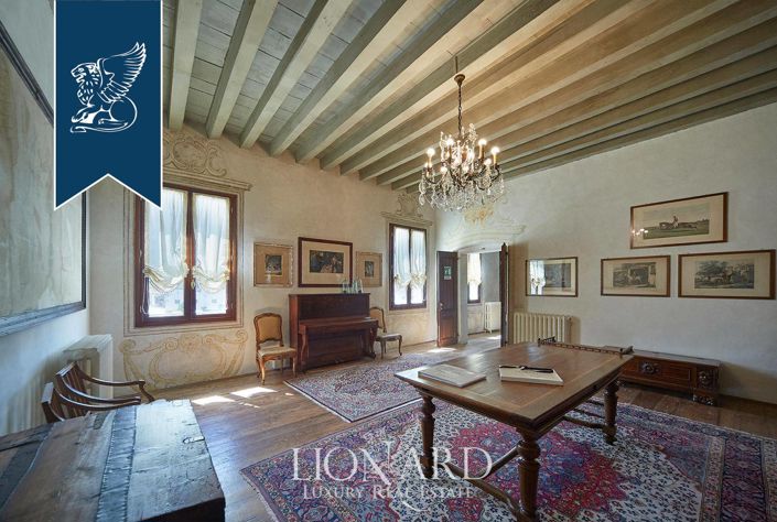 Image No.42-17 Bed Villa for sale