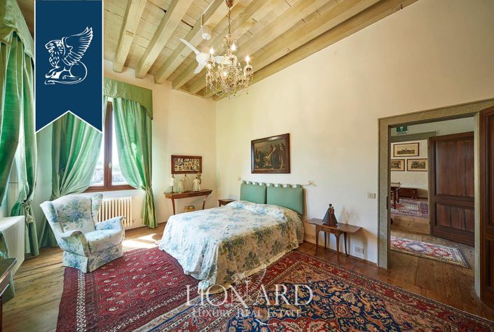 Image No.51-17 Bed Villa for sale