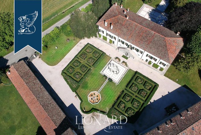 Image No.8-17 Bed Villa for sale