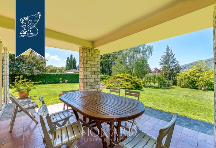 Image No.14-8 Bed Farmhouse for sale