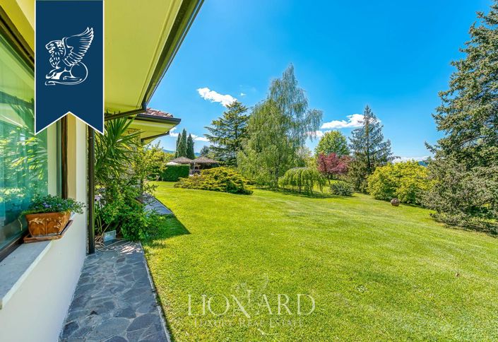 Image No.15-8 Bed Farmhouse for sale