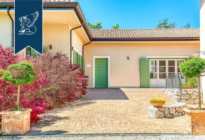 Image No.17-8 Bed Farmhouse for sale